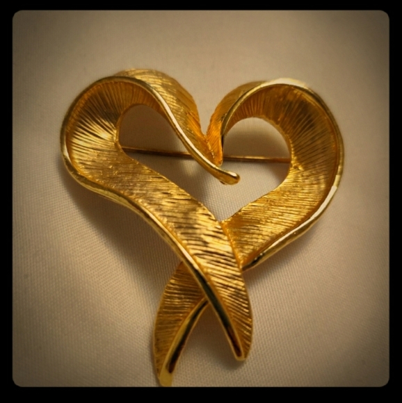 Vintage modernist heart ❤️shaped brooch in EUC - Picture 5 of 5